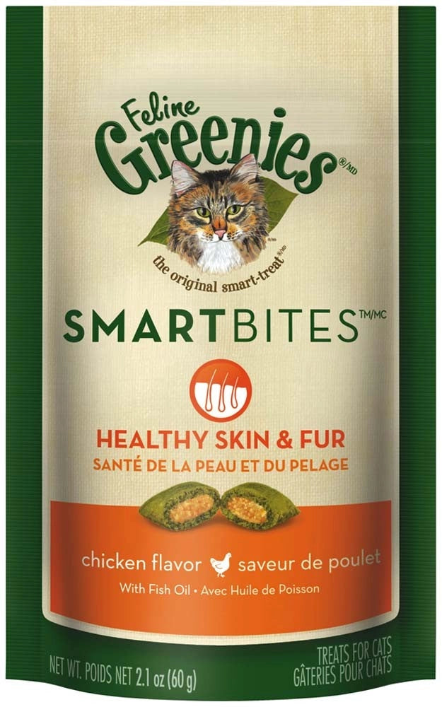 Greenies Feline Smartbites Skin & Fur | Adult Cat Treats | Chicken 2.1 oz